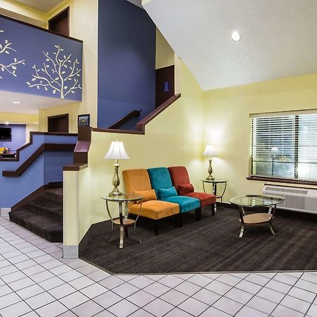 Days Inn By Wyndham Blue Springs Exterior photo