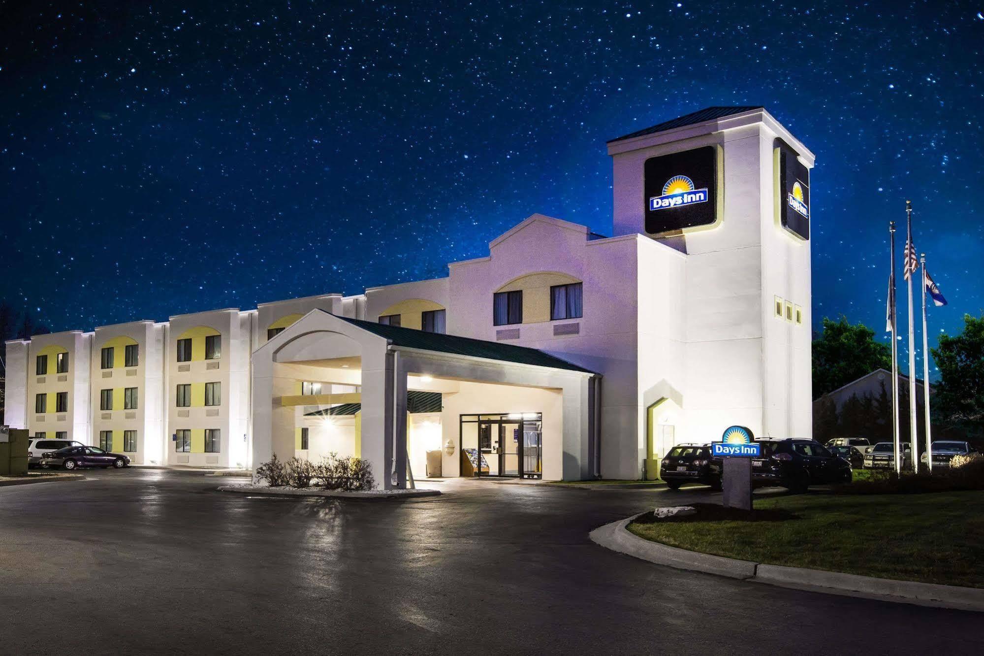 Days Inn By Wyndham Blue Springs Exterior photo