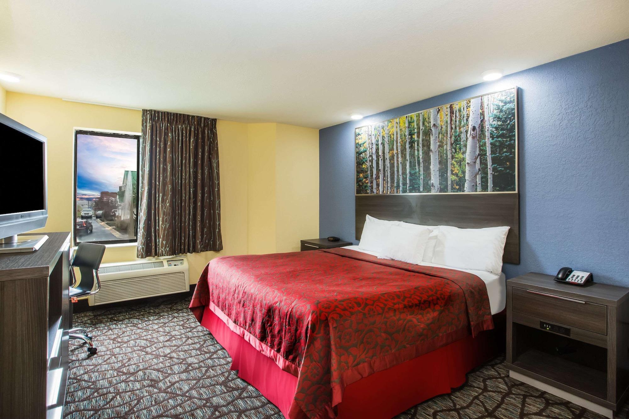 Days Inn By Wyndham Blue Springs Exterior photo