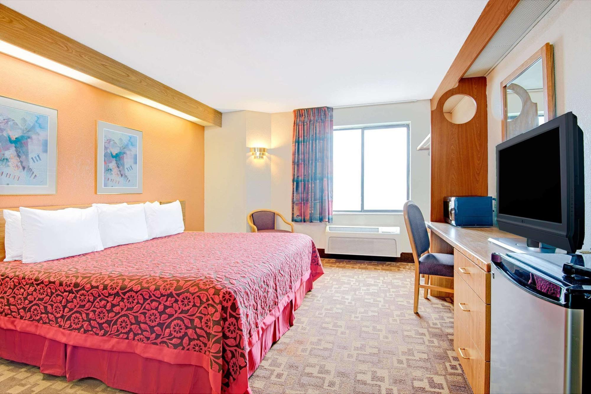 Days Inn By Wyndham Blue Springs Exterior photo